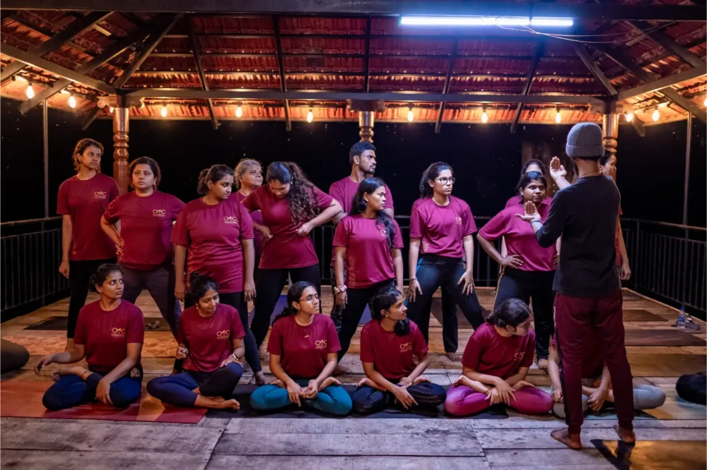 Online yoga vs offline yoga which is better